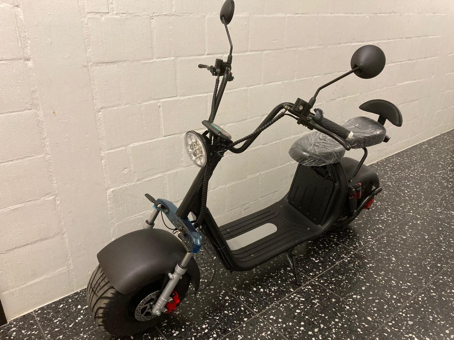 Schne E Scooter Mit Sitz Und Strassenzulassung Ohne Fhrerschein Bildnull