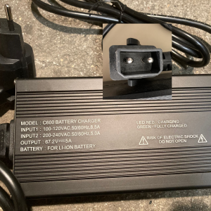 Schnellladegerät spez Pin 5A – 60V Metallgehäuse Lithium